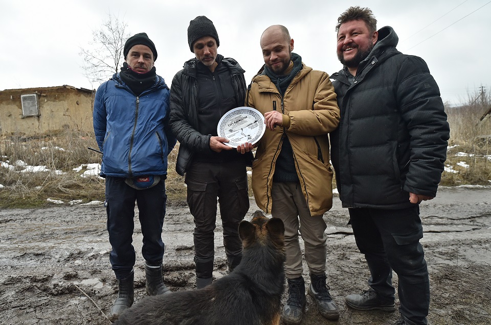 В Луганській області розпочалися зйомки фільму Дмитра Мойсеєва “Сірі бджоли” за романом Андрія Куркова