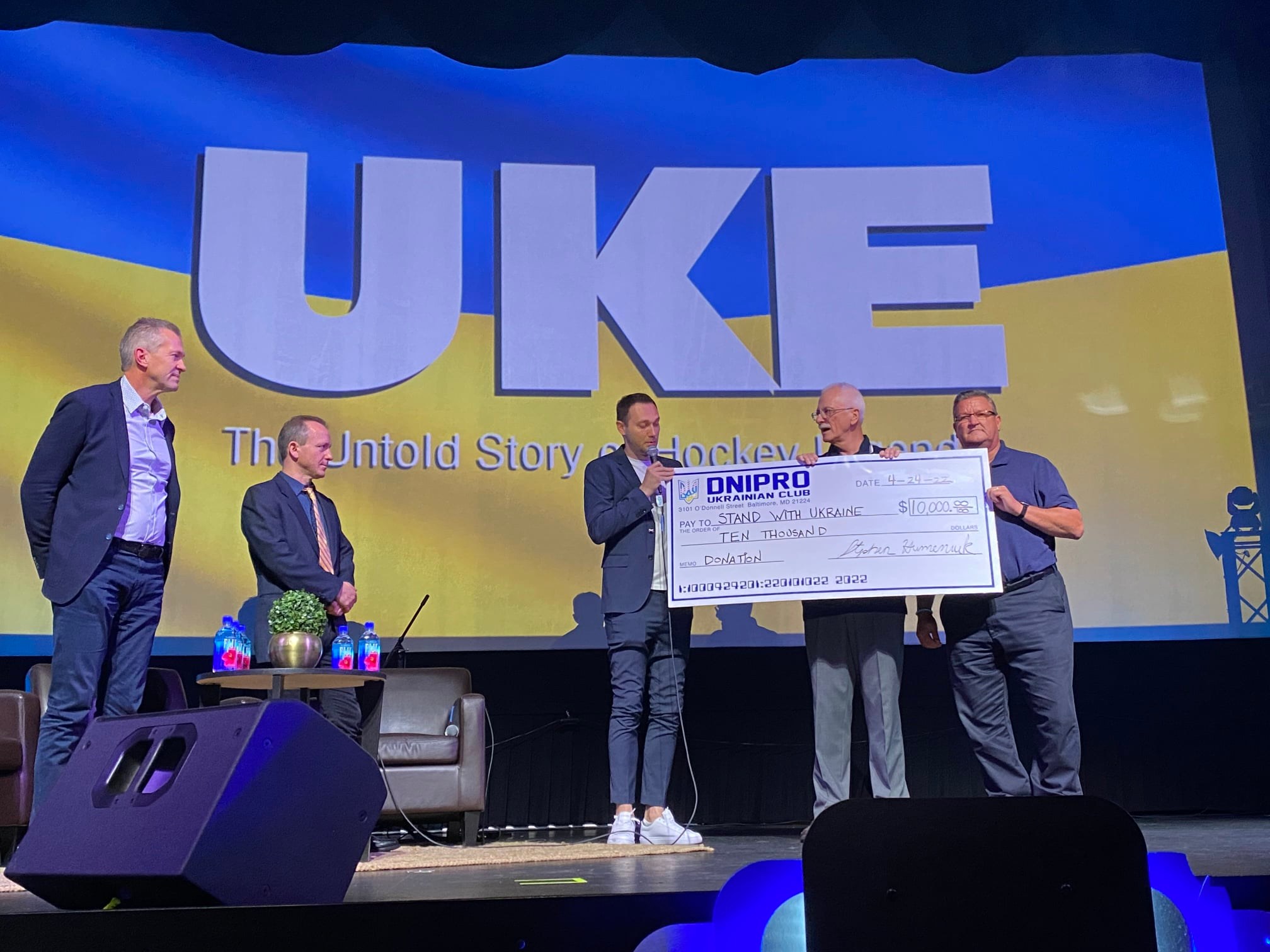 Зірки NHL з фільму Володимира Мули “UKE / ЮКІ – Історія перемог вільних українців” збирають кошти на допомогу Україні