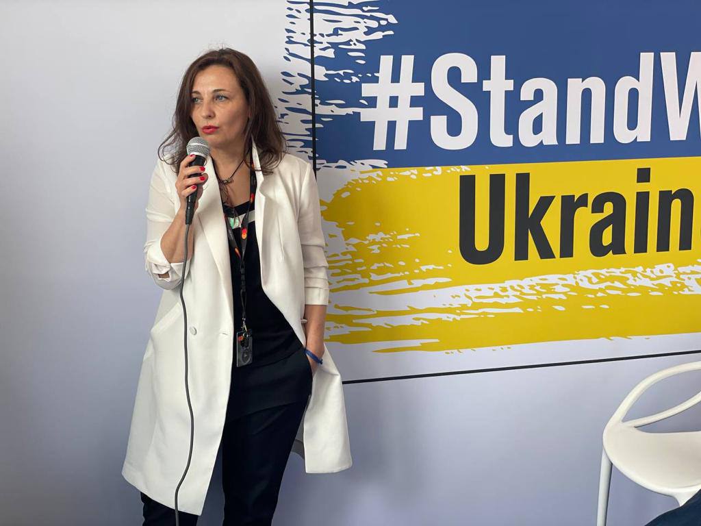 Престижний Каннський міжнародний фестиваль став платформою для важливої дискусії про ключову роль жінок у зонах конфлікту під назвою «Жінки на війні в Україні: рік досвіду»