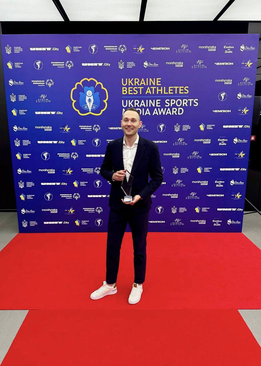 Володимир Мула отримав нагороду у номінації «Найкращий спортивний журналіст України» на церемонії нагородження Ukraine Sports Media Award