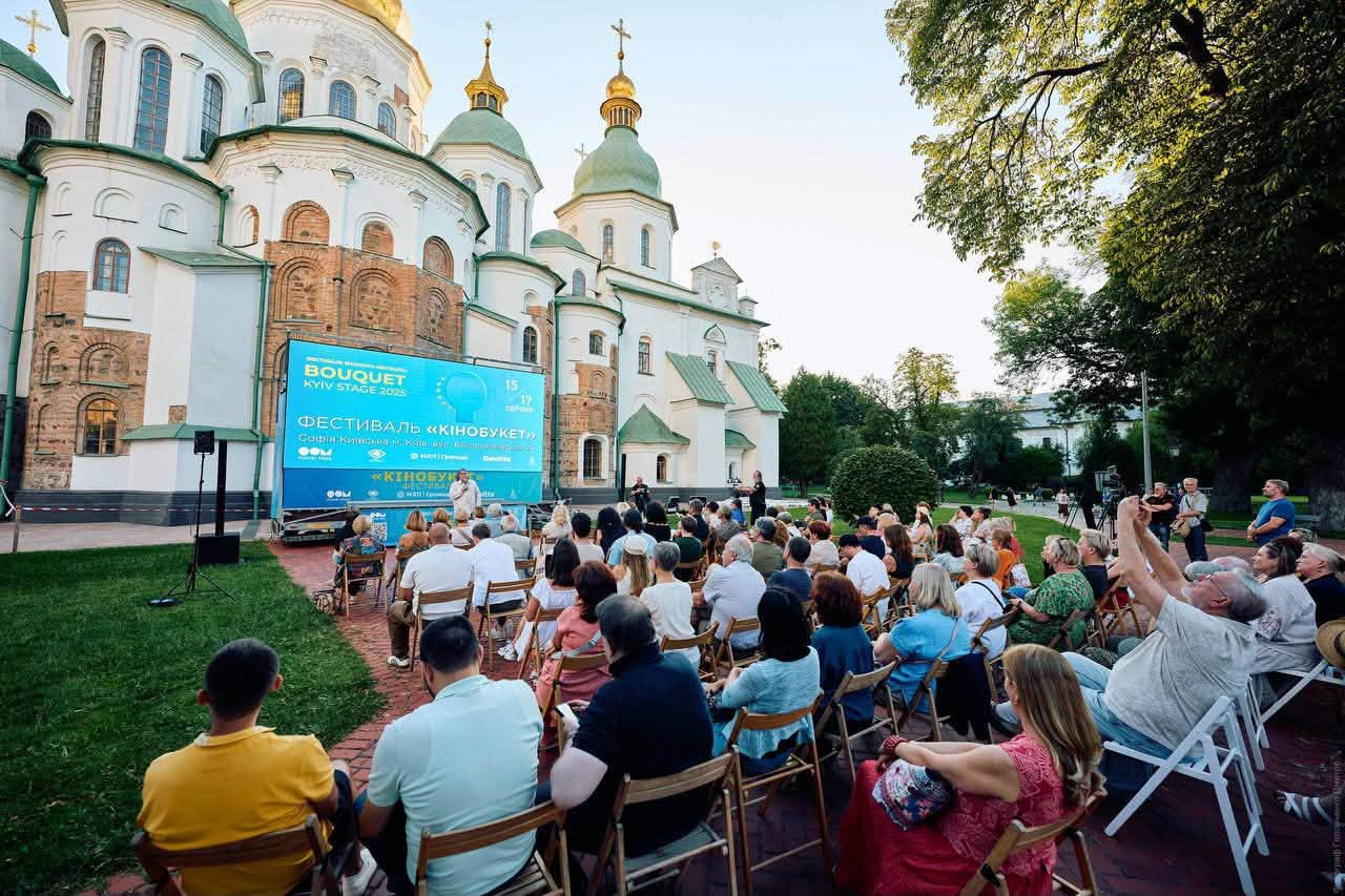 Кіно просто неба та кінопокази у Трапезній: «КіноБукет» на Bouquetkyivstage 2026